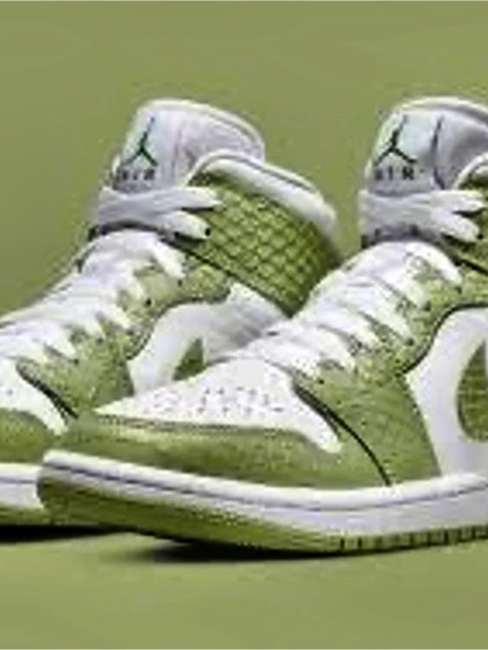 Nike 1 Air Jordan 1 Mid SE "Green Python" High-top (Women's)